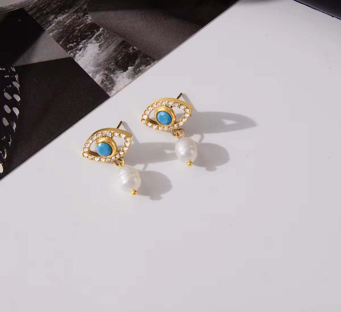 Lusil eye-pearl earrings
